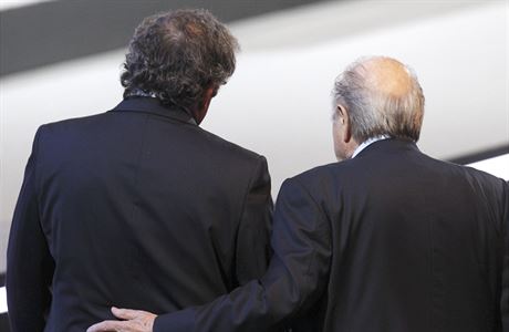 Michel Platini (vlevo) a Sepp Blatter.