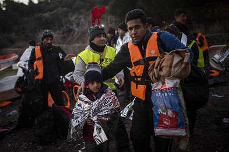Dobrovolník na řeckém ostrově Lesbos pomáhá příchozím uprchlíkům i o Vánocích.