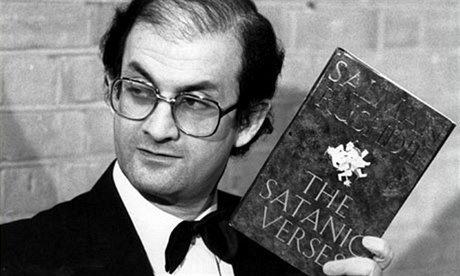 Salman Rushdie se svým nejznámjí románem Satanské vere