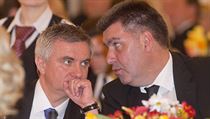 Vratislav Myn, vlevo, vedouc kancele prezidenta Miloe Zemana s Martinem...