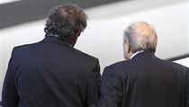 Michel Platini (vlevo) a Sepp Blatter.