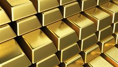 Cena zlata klesla na pětileté minimum pod 1100 dolarů