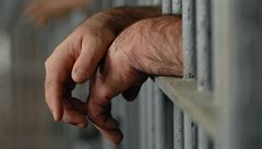 Německý policista jde do vězení kvůli sexuálnímu napadení. Ve službě osahával dvě ženy, měl u sebe nabitou zbraň