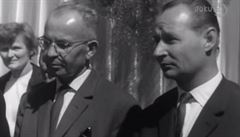 V roce 1964 vedle A. Dubeka pi pedávání vyznamenání na oslavách...