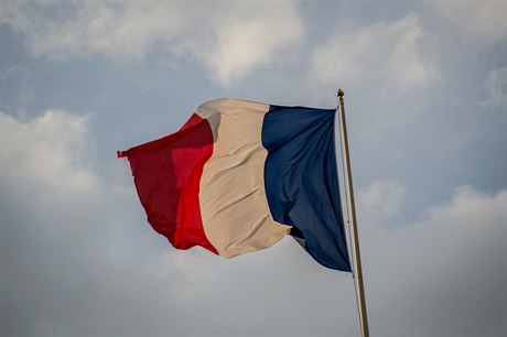 Francouzskou vlajku považují někteří za symbol genocidy.