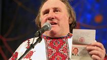 Depardieu ukazuje svj nov rusk pas.