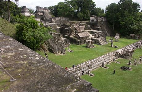 Námstí v Tikalu nabízí nepeberné mnoství krásných pohled