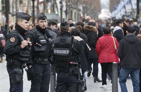Francouzská policie hlídkuje v Paíi
