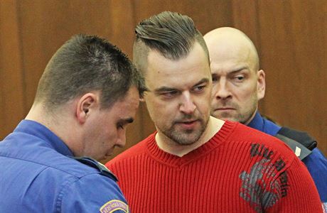 Petr Kramný ve tvrtek 7. ledna u soudu. Soud mu uloil 28letý trest.
