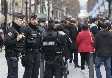 Francouzská policie hlídkuje v Paíi