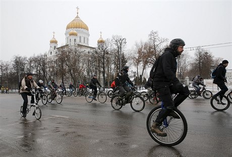 Do moskevských ulic vyraili cyklisté vech druh