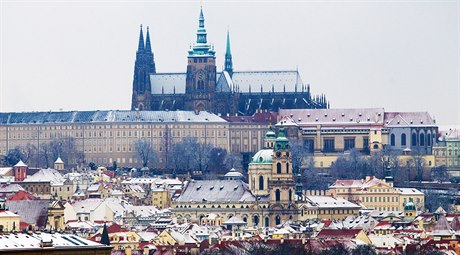 Hradany, Malá Strana a první letoní sníh.