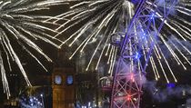Londýnský Big Ben v záři ohňostrojů