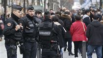 Francouzsk policie hldkuje v Pai