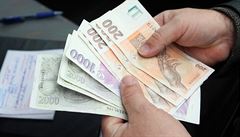 Dluhy přerůstají Čechům přes hlavu, loni vyhlásili 2500 bankrotů
