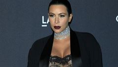 Ani v thotenství se Kim Kardashianová nebojí prhledného obleení