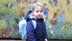 Malý princ George šel poprvé do školky. Vévodkyně Kate ho vyfotila