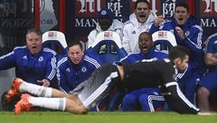 Guus Hiddink a lavika Chelsea se raduje z gólu Diega Costy.