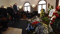 Poslední rozloučení s bývalým fotbalovým brankářem Pavlem Srníčkem se konalo 4.... | na serveru Lidovky.cz | aktuální zprávy