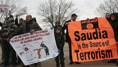 Demonstrace proti saúdskoarabskému reimu v americkém Michiganu. Protestující...