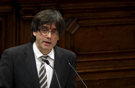 Designovaný katalánský premiér Puigdemont bhem proslovu v Barcelon
