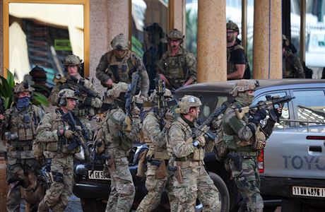 Francouztí vojáci se v Burkin podíleli na zásahu proti teroristm.