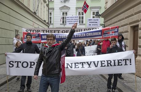 V Praze se v sobotu protestuje proti norskmu adu Barnevernet.