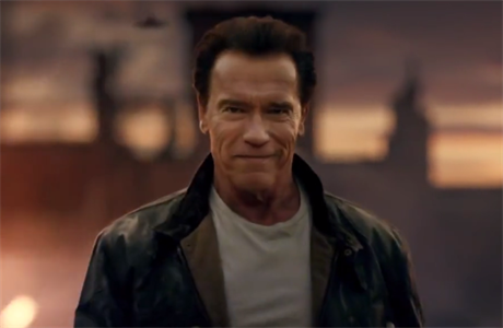 Arnold Schwarzenegger v reklam zabj neptele tabletem.