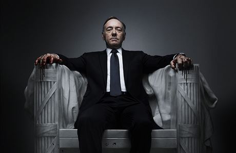 Hlavní roli v seriálu Dm z karet hraje Kevin Spacey.