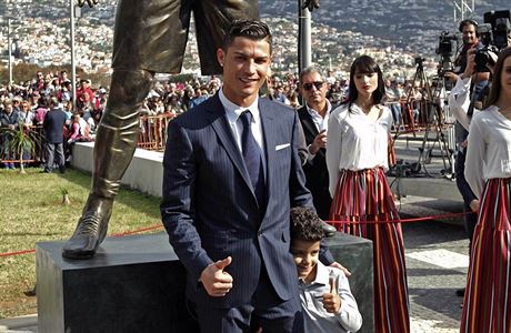 2. Cristiano Ronaldo - portugalský fotbalista, Real Madrid. Celkový píjem za...