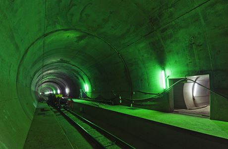 Gotthardský elezniní tunel bude nejdelí stavba svého druhu na svt....