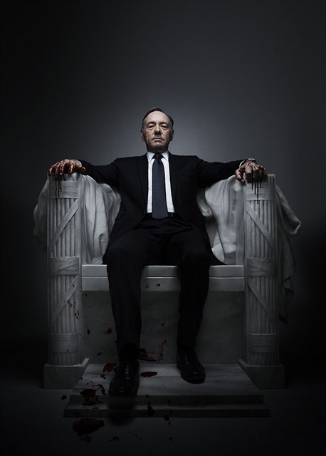 Ví, e dosáhne svého. Francis Frank Underwood netouí po penzích, ale po moci. 