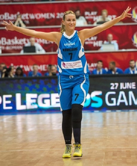 Nataa Kovaeviová pila pi autonehod o nohu, pesto dál hraje basketbal.