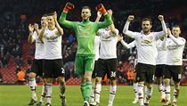 Fotbalisté Manchesteru United v čele s Davidem de Geou se radují z výhry nad...