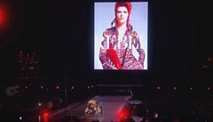 Madonna na svém koncert zavzpomínala na Davida Bowieho