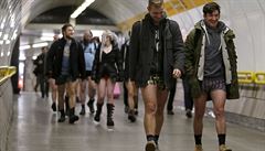 Cestování praským metrem bez kalhot
