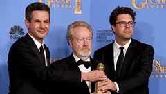Zleva: Simon Kinberg, Ridley Scott a Michael Schaefer s cenou pro Marana za...