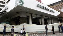 Cílem útoku se stala kavárna Starbucks.