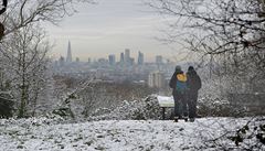 Snhem zahalený Londýn.