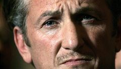 Sean Penn dostal tletou podmnku za losk napaden fotografa