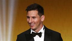 Lionel Messi se Zlatým míem pro fotbalistu roku 2015.