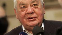Karol Polák pi besed v Uherském Hraditi v roce 2010.