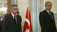 Nmecký ministr vnitra Thomas de Maiziere a jeho turecký protjek Efkan Ala...
