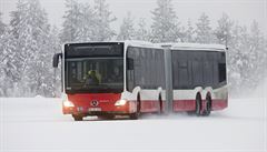 Autobus Mercedes-Benz CapaCity L mí 21 metr a pojme a 191 cestujících.