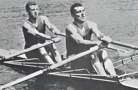 Václav Kozák (vlevo) s Pavlem Schmidtem na dvojskifu