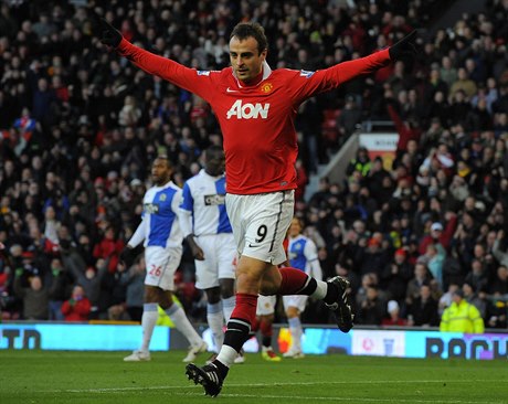 Dimitar Berbatov jet v dresu Manchesteru United.