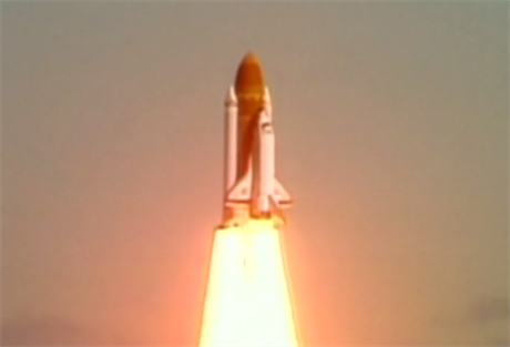 Raketoplán Challenger pi startu, krátce po nm explodoval.