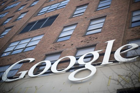 Akcie Googlu jsou na rekordu, od roku 2004 posílily o 800 procent.