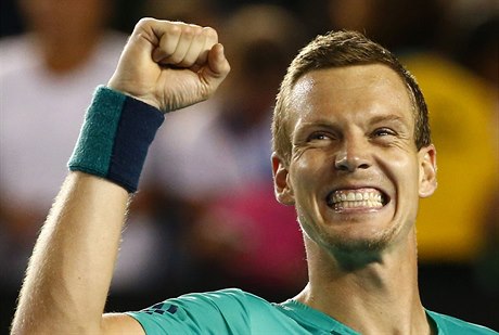 Tomá Berdych se raduje z postupu do osmifinále Australian Open