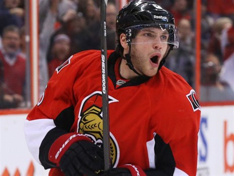 Bobby Ryan se raduje z gólu